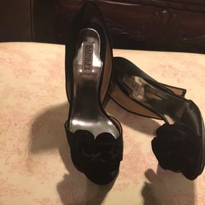 Badgley Mischka “Amber” black ruffled satin pump.